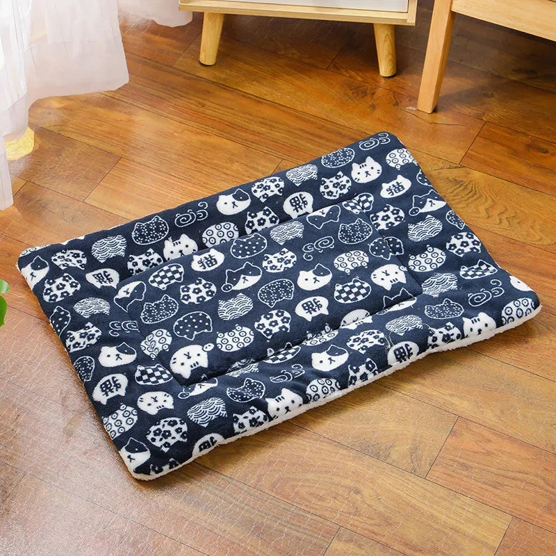 🛏️ Soft Sleeping Mat — Simple & Adaptable Comfort